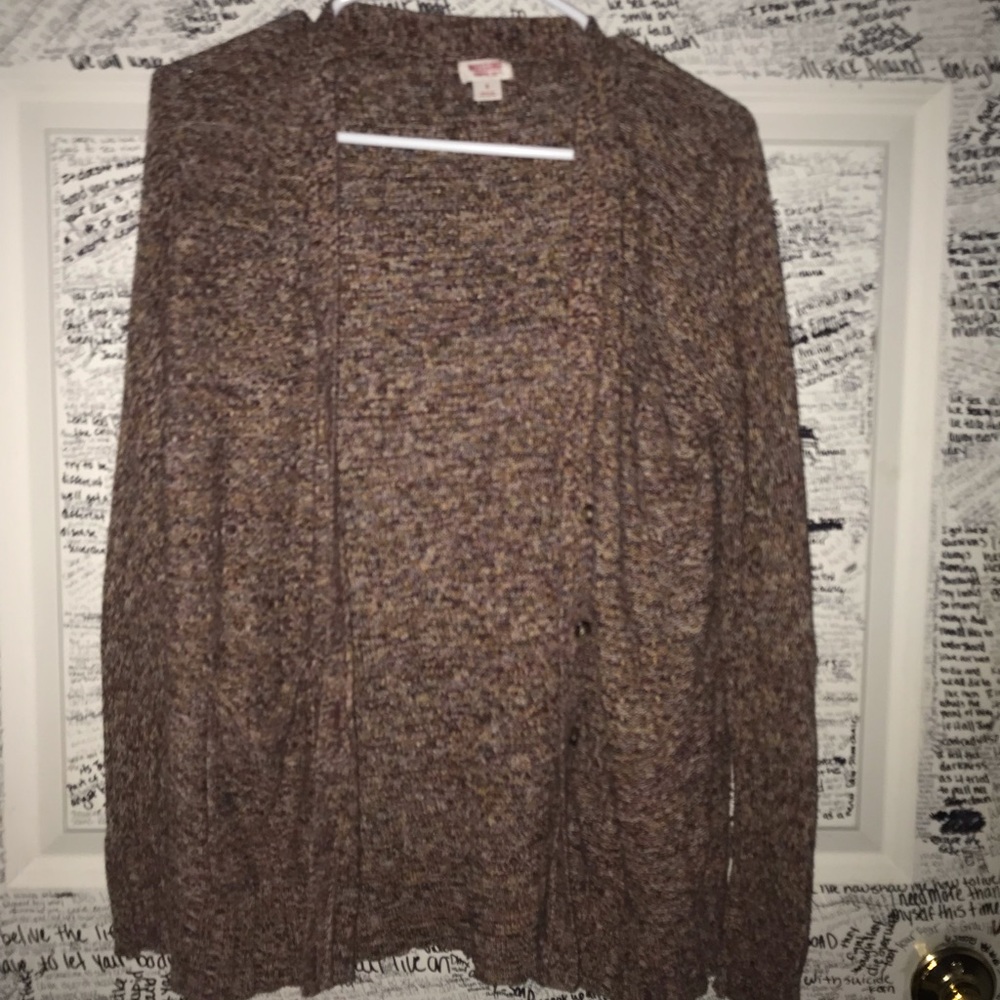 Button up lose fitted cardigan with pockets